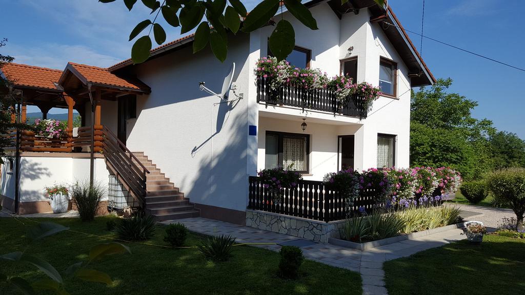 Apartment Lipa Irinovac Exterior foto